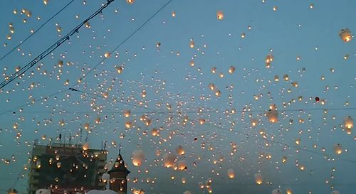 Sky_lanterns_Iasi_01.jpg