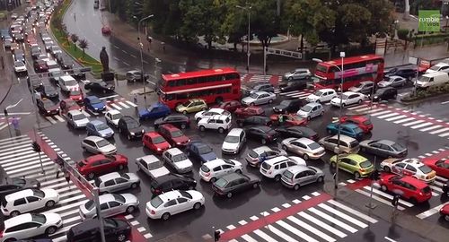Chaotic_traffic_jam.jpg