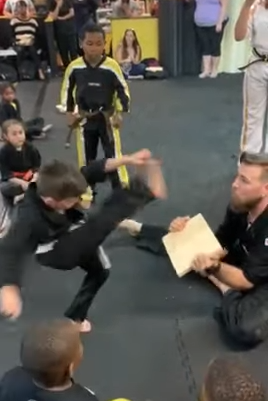 children_in_karate_class.png