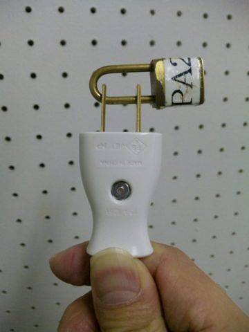 plug_lock.jpg